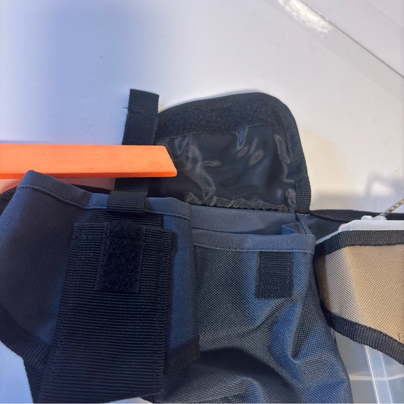 FLW Fishing Tackle Waist Belt Fits waist up to 46” LIKE NEW! - Picture 4 of 8